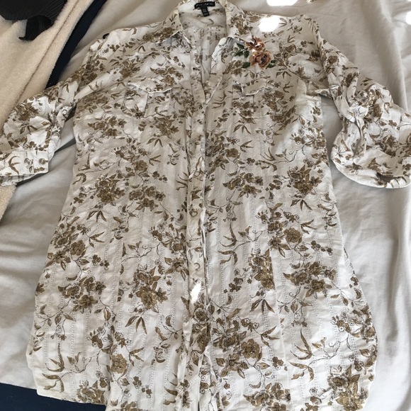 3/4 sleeve top! Great condition! Fits snuggly