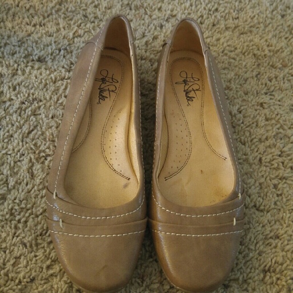 Life Stride nude flats, size 8