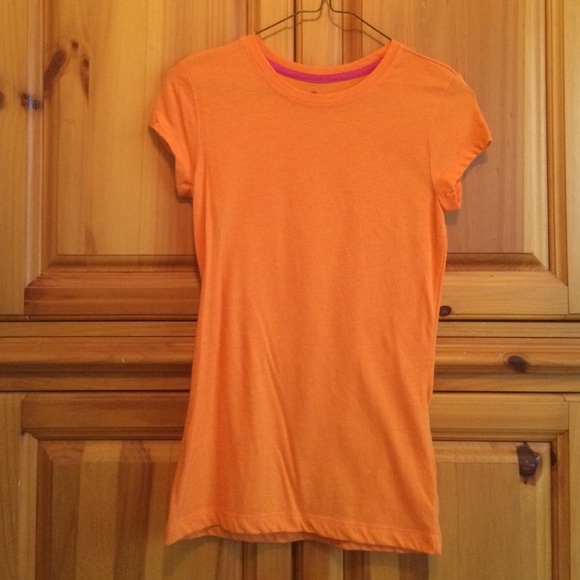 Tshirt - Picture 1 of 2