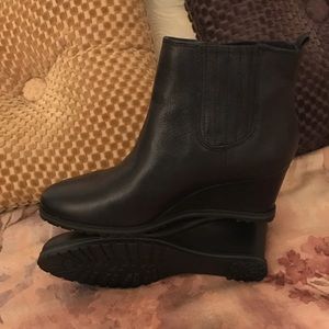 Adorable Ellen Tracy wedge booties
