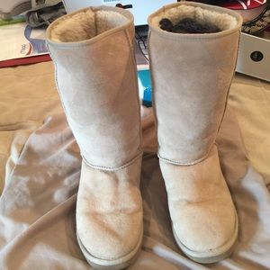 Excellent condition Ugg boots - size 9