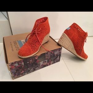 Toms espadrille-like wedges, orange suede lace up