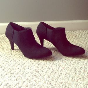 Black booties NWOT
