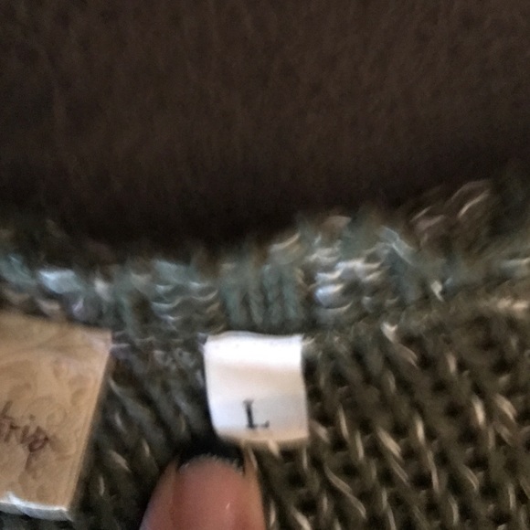 Women's sweater😘 - Picture 3 of 3