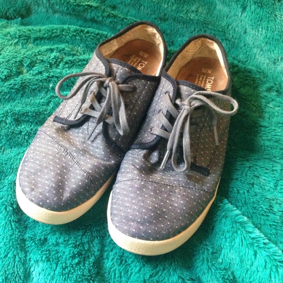 Barely worn Toms laceup polkadot sneakers