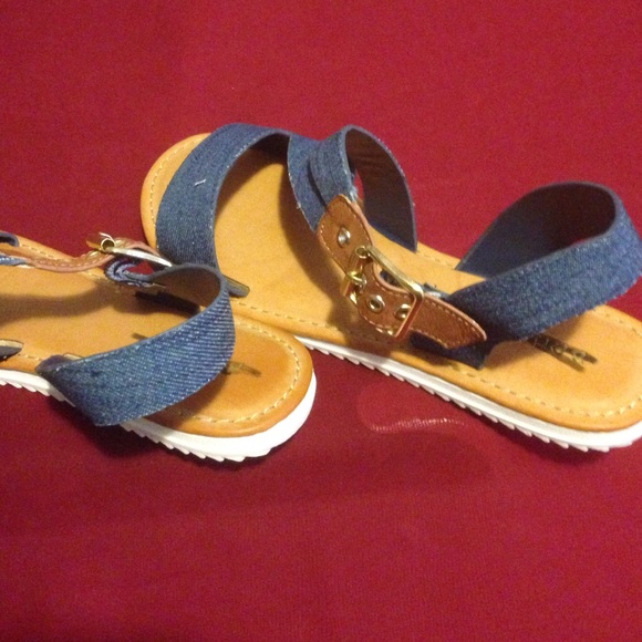 Sandal - Picture 3 of 4