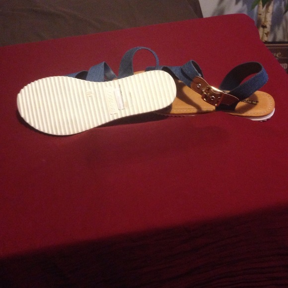 Sandal - Picture 4 of 4