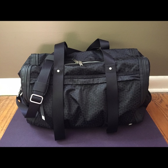 Lululemon Duffel in Navy