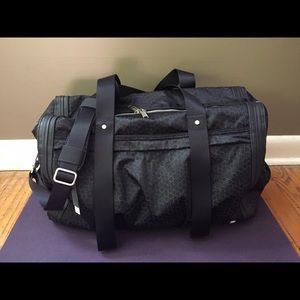 Lululemon Duffel in Navy