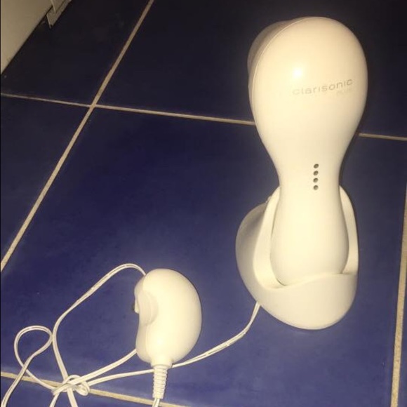 Clarisonic Plus cleansing brush &charging cradle