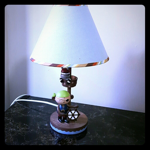 Kids Adorable electric Pirate lamp with shade - Picture 1 of 4