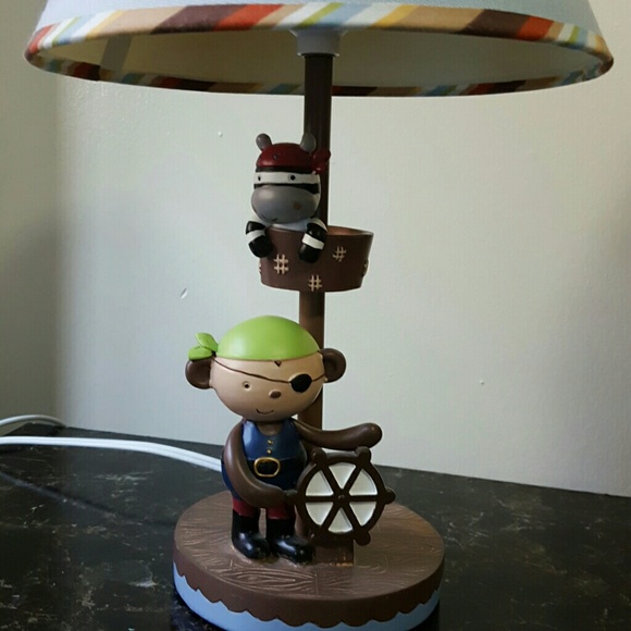 Kids Adorable electric Pirate lamp with shade - Picture 3 of 4