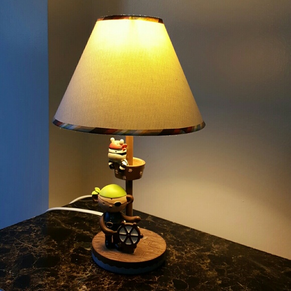 Kids Adorable electric Pirate lamp with shade - Picture 4 of 4