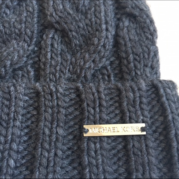 MICHAELS KORS beanie - Picture 2 of 3