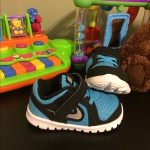Toddler NIKE **SIZE 5**