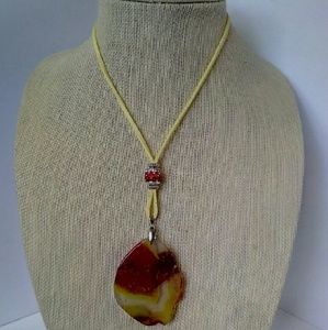 Agate stone in suede leather cord