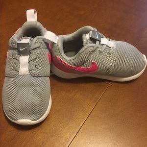 Toddler girls Nike shoes