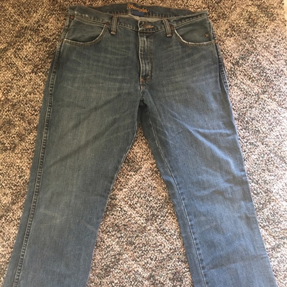 Men's wrangler 34x32 boot cut jeans