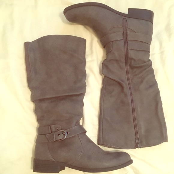 Grey riding boots with buckle
