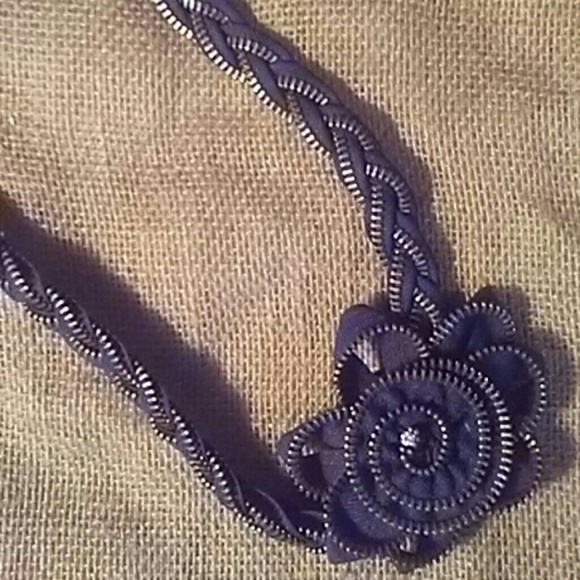Zipper necklace