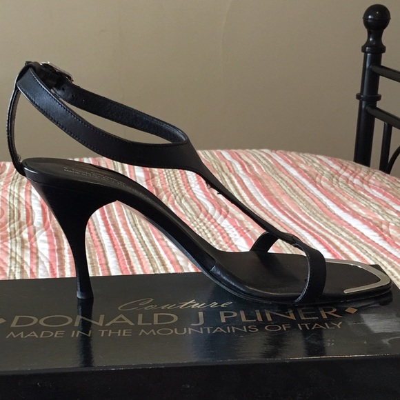 Black sexy t-strap sandal - Picture 2 of 3