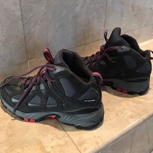 Columbia Shoes Women's WallaWalla Hiking Boots 9.5