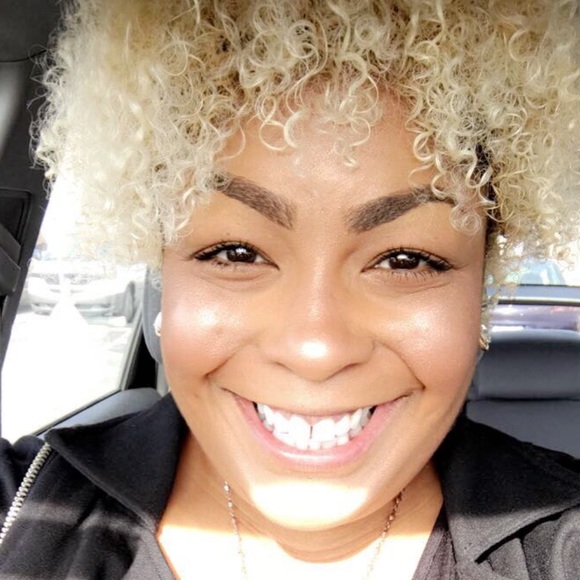 Meet your Posher, Kendra