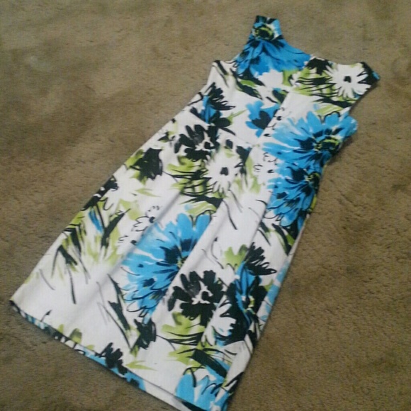 Dress - Picture 5 of 5