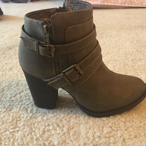 Olive Ankle boots