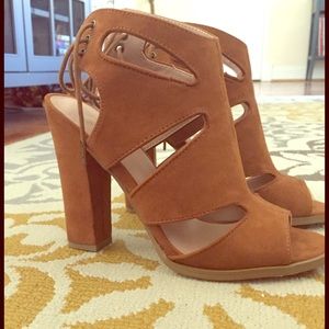 Like new lace-up sandals