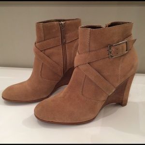 🍂 Donald Pliner Hannah Camel Booties