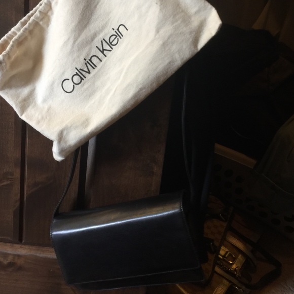 100% Calvin Klein leather crossbody (SOLD) - Picture 4 of 4
