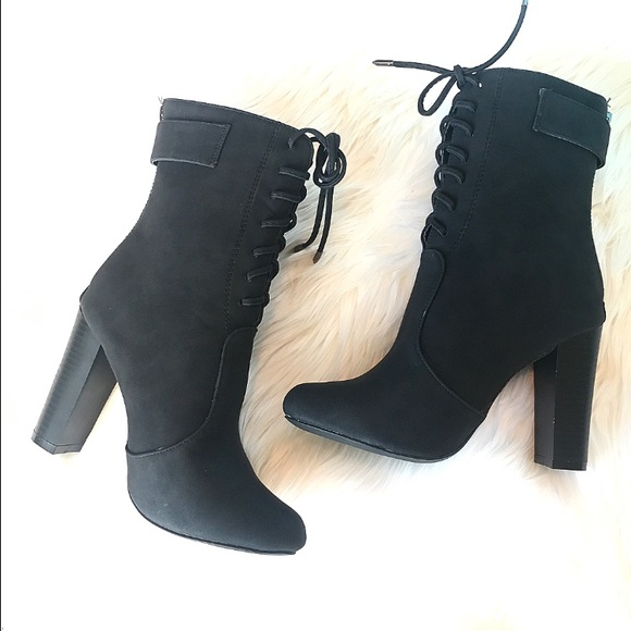 •LAST PAIR• Black short boots 💕 - Picture 2 of 4