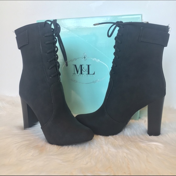 •LAST PAIR• Black short boots 💕 - Picture 3 of 4