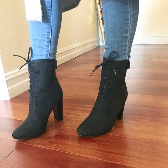 •LAST PAIR• Black short boots 💕 - Picture 4 of 4