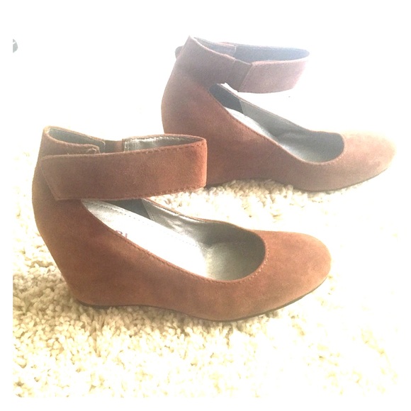 Brown suede wedges NWOT