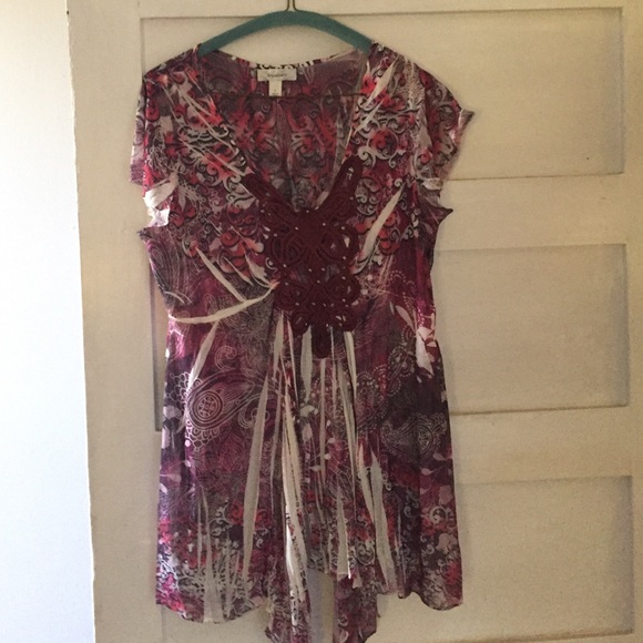 Beautiful .Bold Dress Barn Top