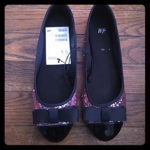 Pink glittery flat shoes