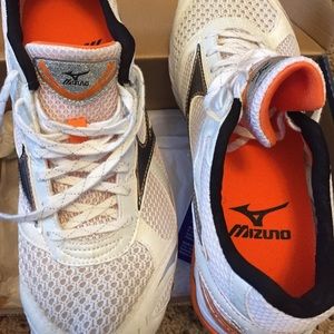 Women's size 10 athletic shoes