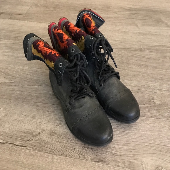 ⭐️MOVING SALE ⭐️Steve Madden Combat Boots NWT