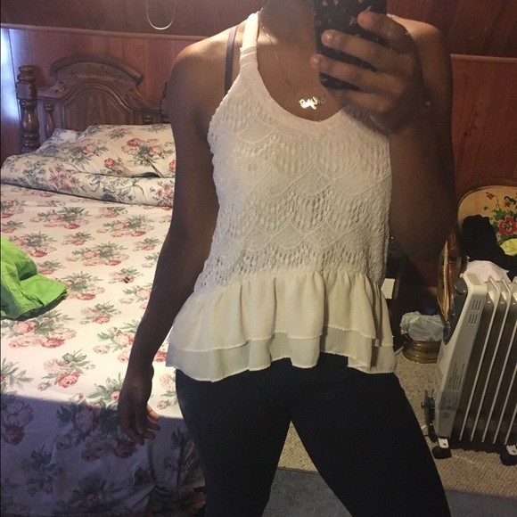 Creamish colored blouse - Picture 3 of 3