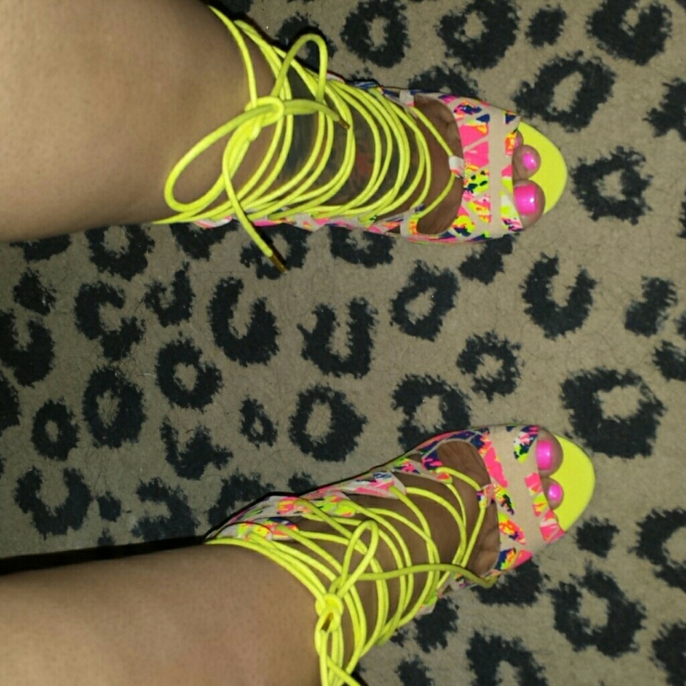 Heels - Picture 2 of 4