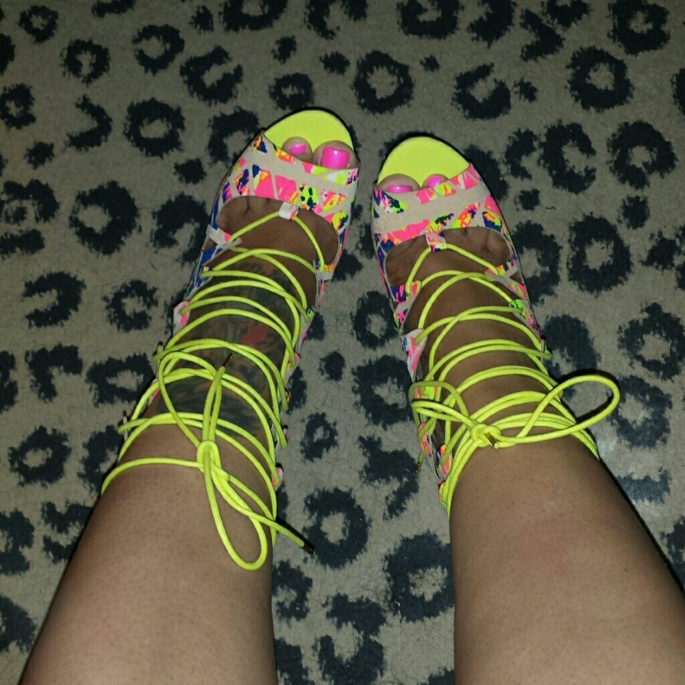 Heels - Picture 4 of 4