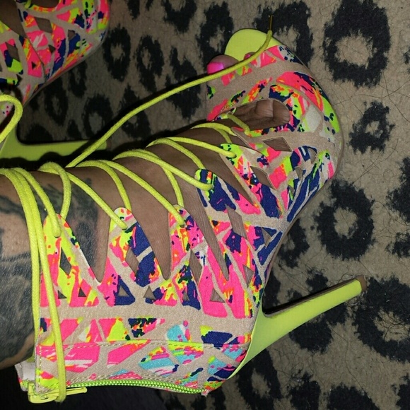 Heels - Picture 3 of 4