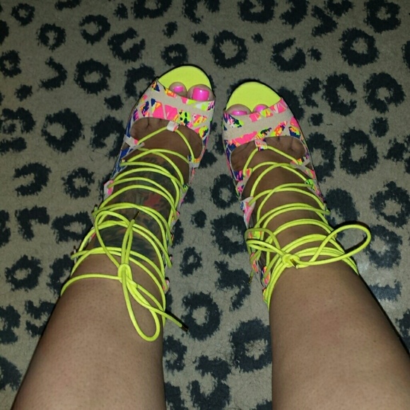 Heels - Picture 4 of 4