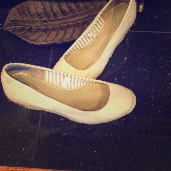 Ladies size 6 Merona wedges