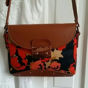 Flawless cross body Sparta purse