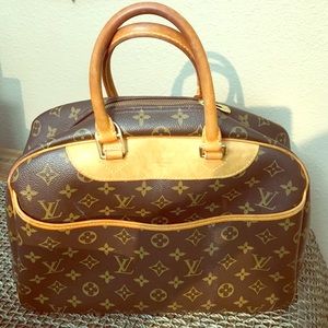 ***Price reduction***Authentic LV Handbag💜