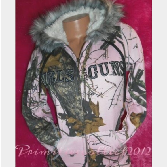 ISO! Want 2trade 4 girls w/guns or camo clothing