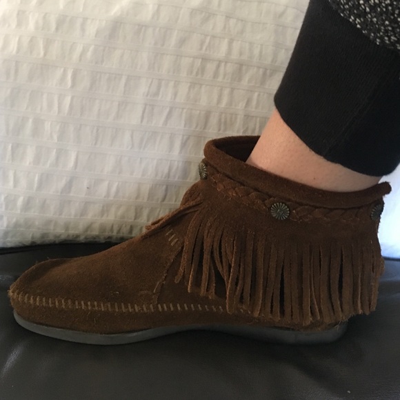 Minnetonka Fringe Ankle Moccasins Sz 10